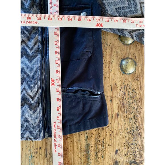 Forever 21 Contemporary Chevron & Black Jacket Medium Cotton Blend Zip Front - Picture 6 of 6